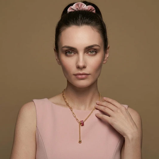 Woman wearing an 18K gold PVD waterproof cascade necklace by Raline Bergemann, Switzerland