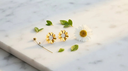 Raline Bergemann summer jewelry edit Switzerland 2026 — 7 waterproof gold pieces Forever Flowers Daily Glow Statement Queen editorial