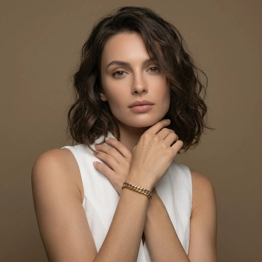 Woman wearing an 18K gold PVD waterproof double bracelet by Raline Bergemann, Switzerland