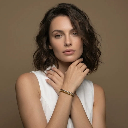 Woman wearing an 18K gold PVD waterproof double bracelet by Raline Bergemann, Switzerland