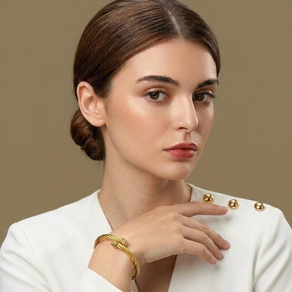 Woman wearing the gold twisted cuff bangle, waterproof adjustable bracelet by Raline Bergemann